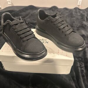 MEN ALEXANDER MCQUEEN SHOE
SIZE 9US 
42EU